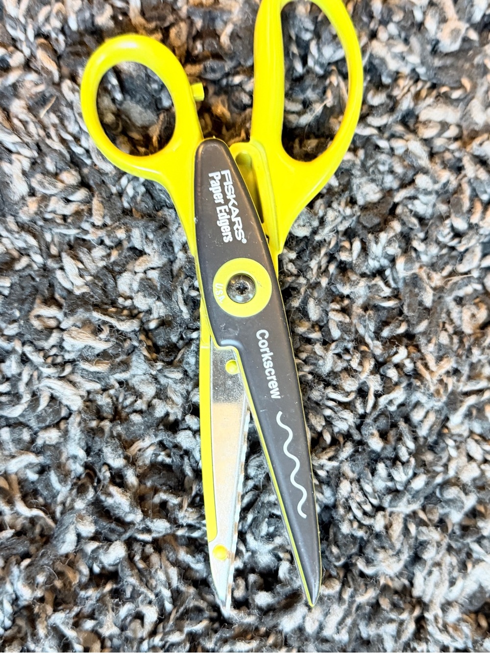 Fiskars Paper Edger Scissor Corkscrew shape decorative craft for scrapebook